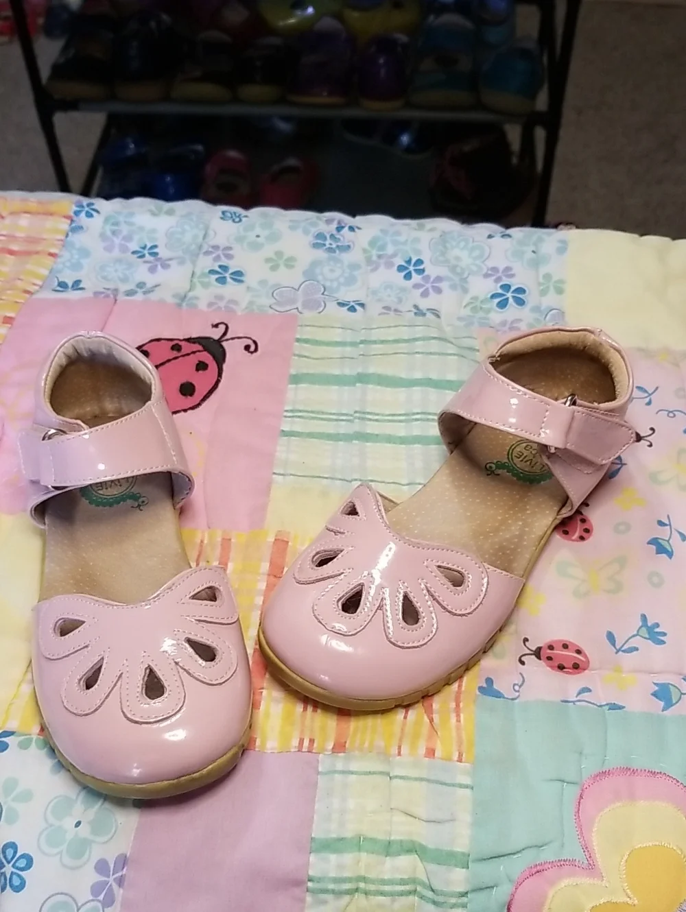 Livie & Luca Patent Leather Mary Janes Size 11 Petals HTF OG Strap & Wavy Soles